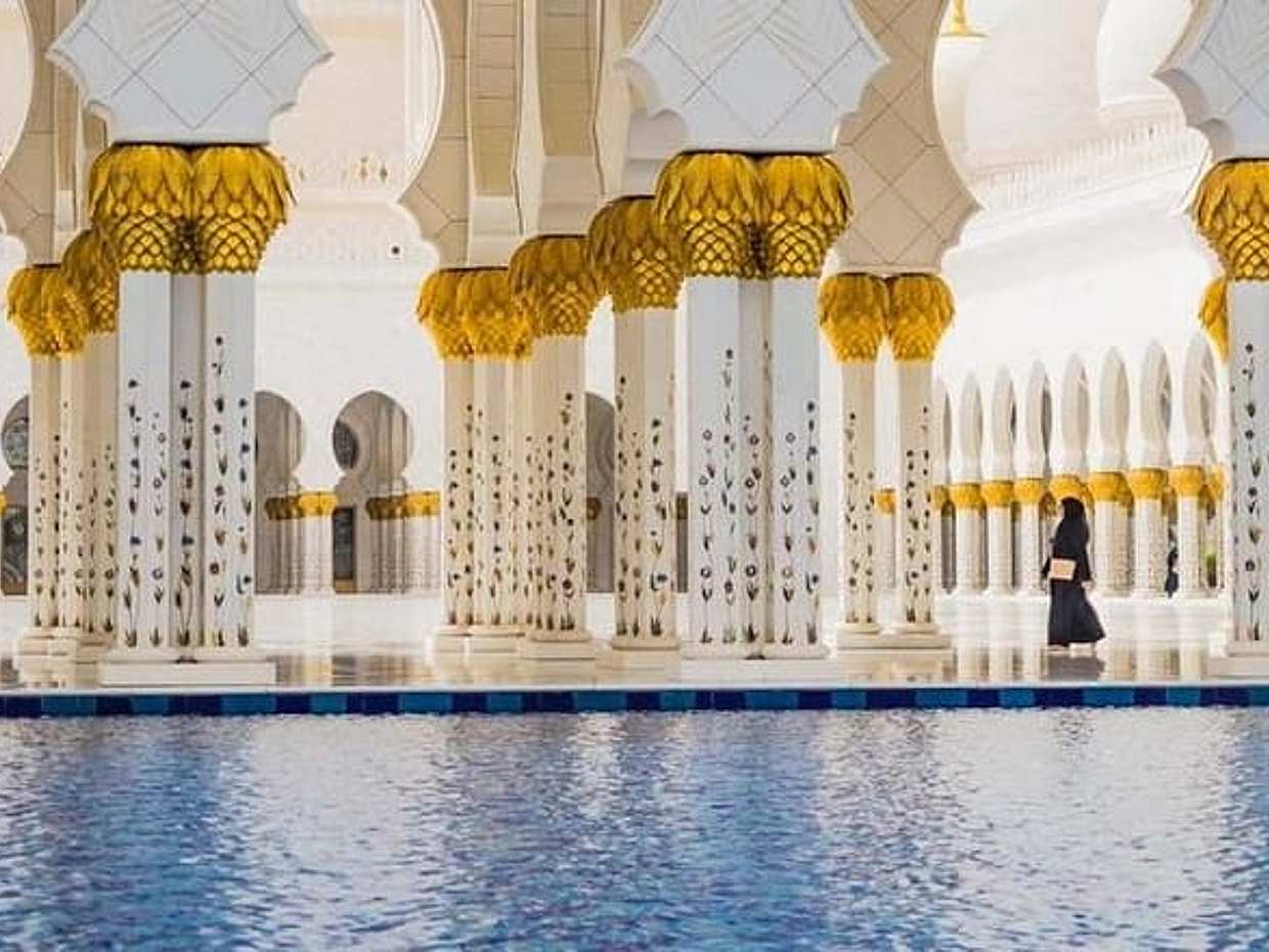Abu Dhabi City Tour with Buffet Lunch