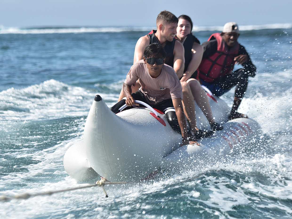 Paquete de deportes acuáticos en Bali: Banana Boat + Fly Fish o Parasailing + Moto de agua + Fly Board + Sea Walker en Indonesia.
, photo 5