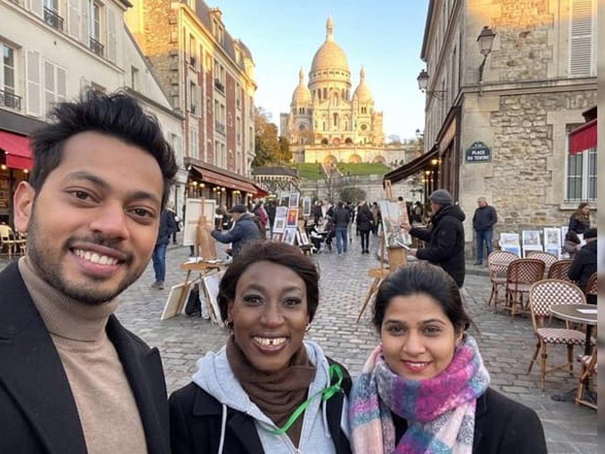 Paris Montmartre: Street Art, Walking Tour & French Drink Tasting