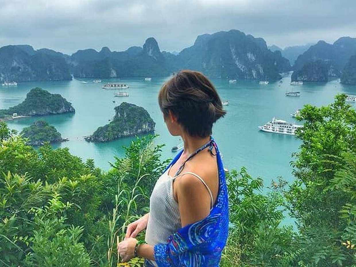 Halong Bay Full-Day Trip Expressway Transfer & Full Activities