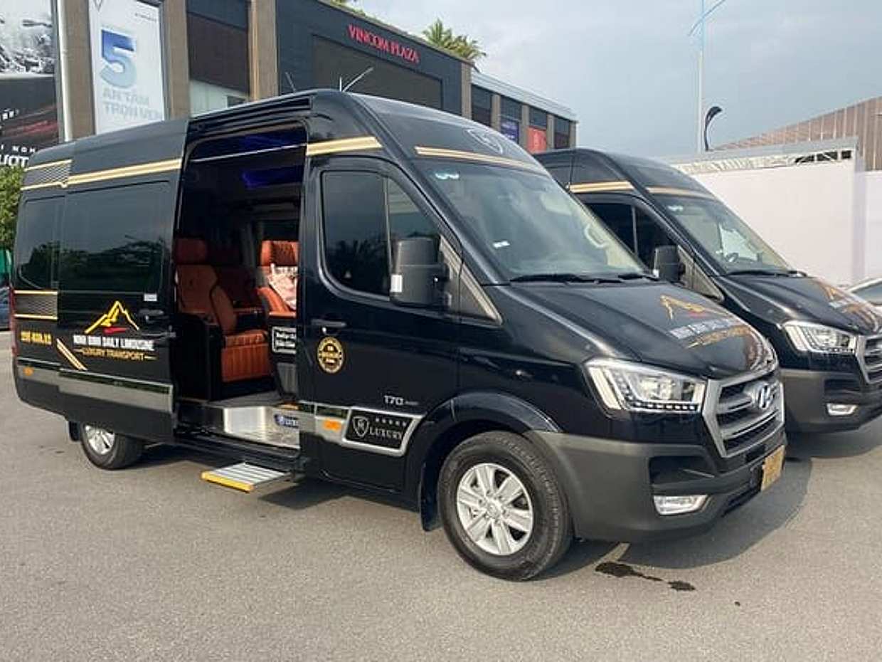 Limousine Bus Ticket From Hanoi to Ninh Binh OR Return