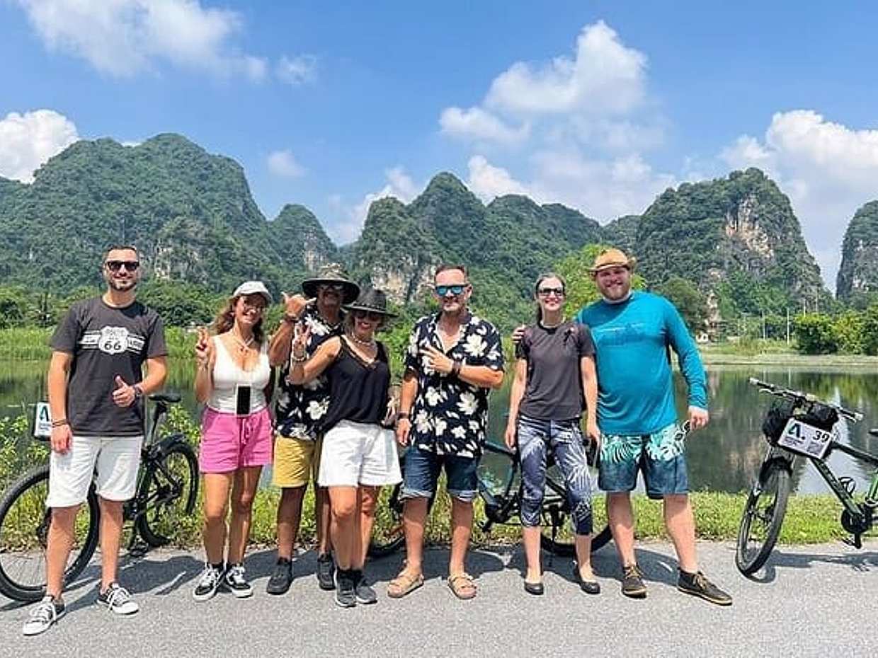Private Tour Hoa Lu, Local Family, Tam Coc, Mua Caves from Hanoi