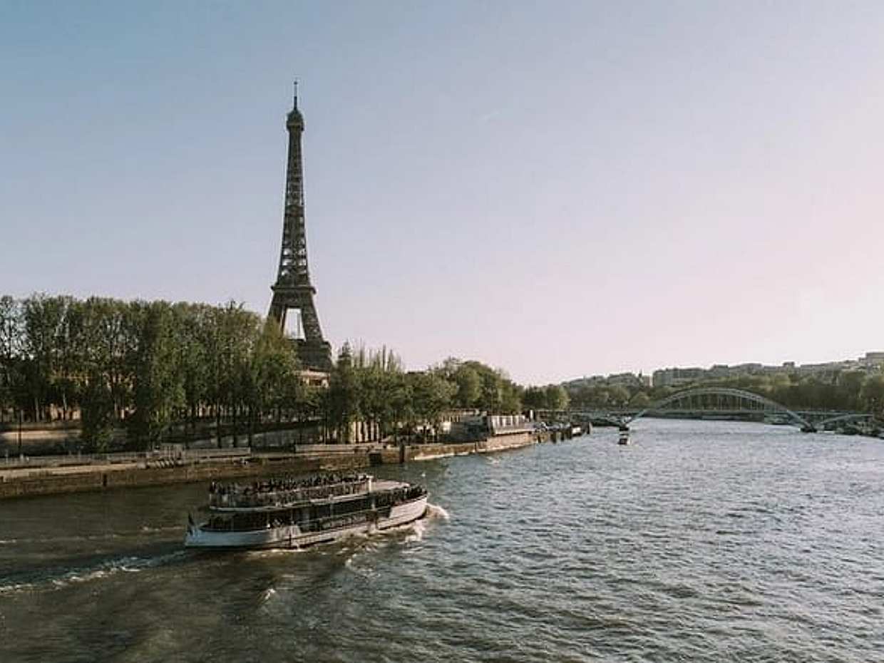 Eiffel Tower Summit with Hotel Pickup & Belleville walking tour, photo 3