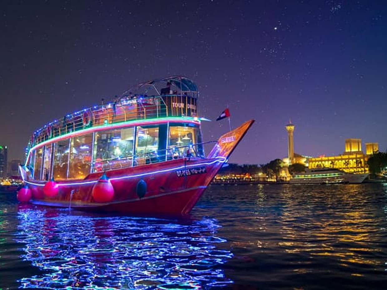 دبي عشاء على متن مركب شراعي في خور دبي بالإمارات العربية المتحدة, photo 5