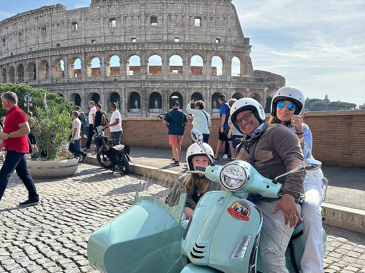 Rome in Vespa: 90-minute Vespa Sidecar Private Tour with Gelato in Italy, Vespa tour of Rome