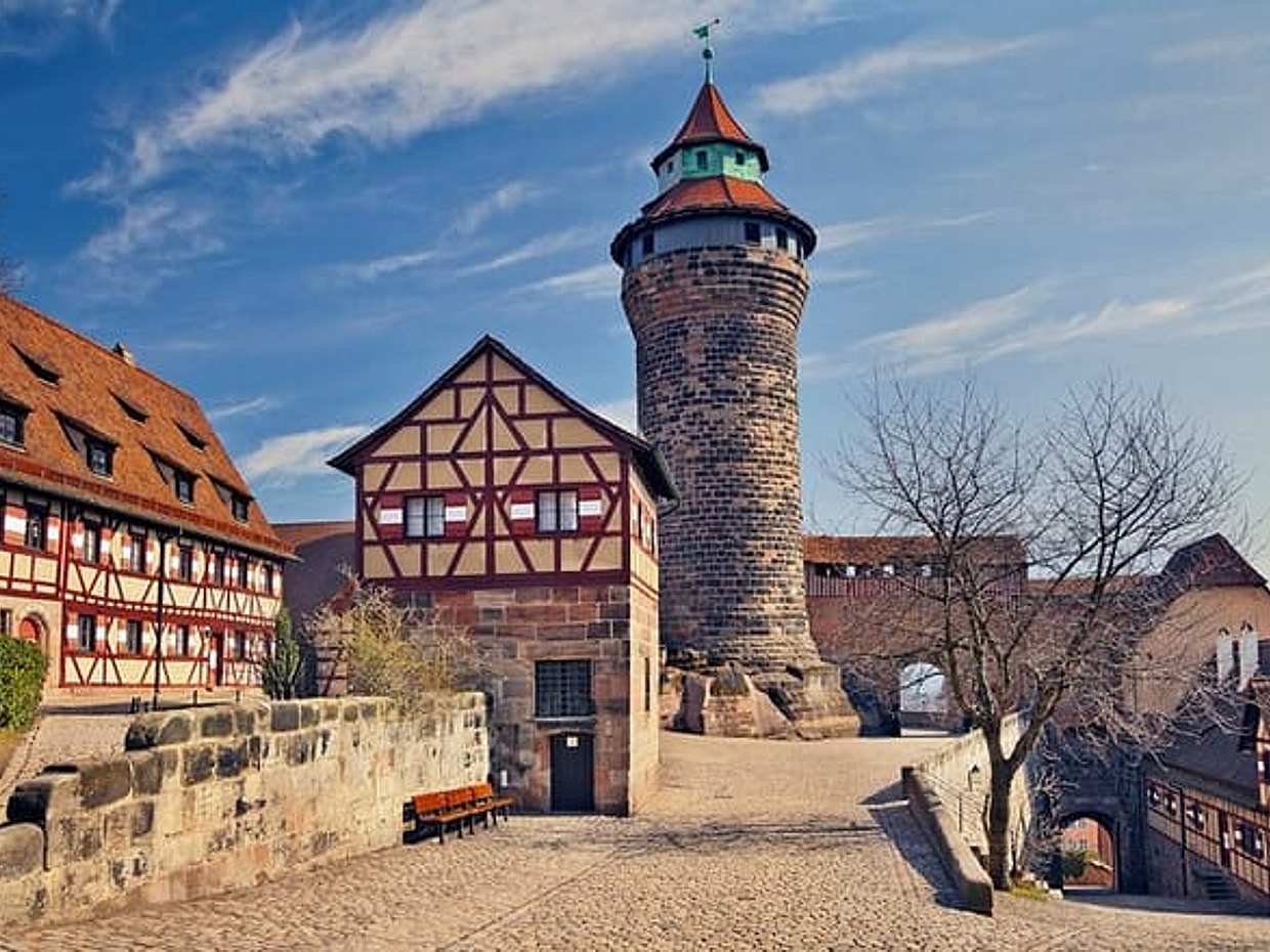 Private transfer from Salzburg to Nuremberg with 2h Stop
