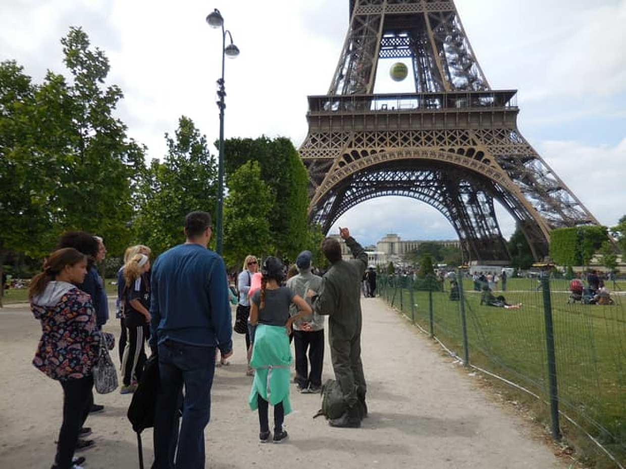 OT Paris Eiffel Tower 2nd Level German Guided Tour with Ticket For Summit, photo 2