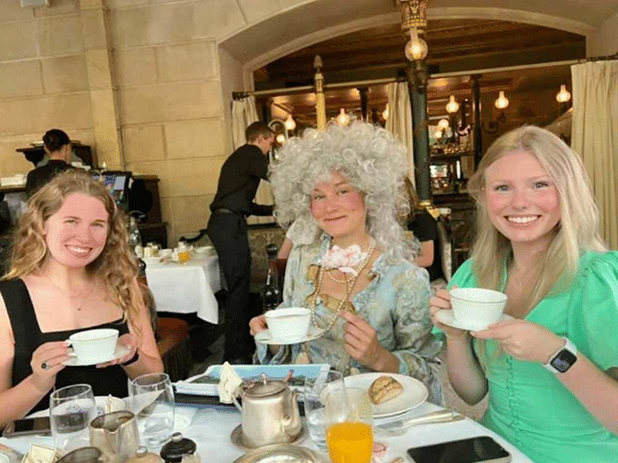 Tea & Champagne with Queen Marie-Antoinette, photo 2
