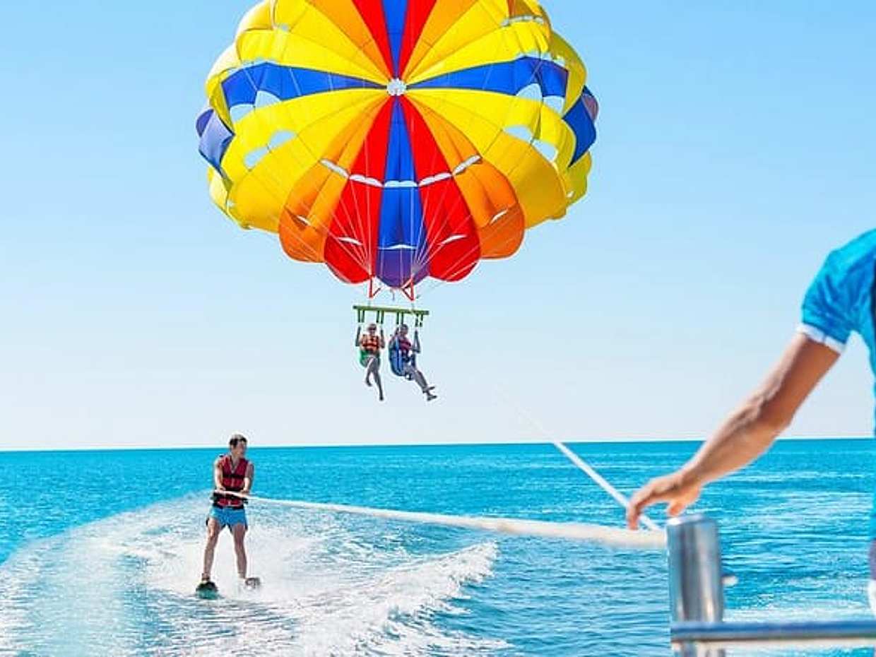"Przygody z parasailingiem w Dubaju w Zjednoczonych Emiratach Arabskich"