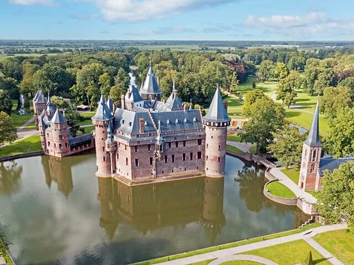Private day trip from Amsterdam to Utrecht and De Haar Castle  in Netherlands