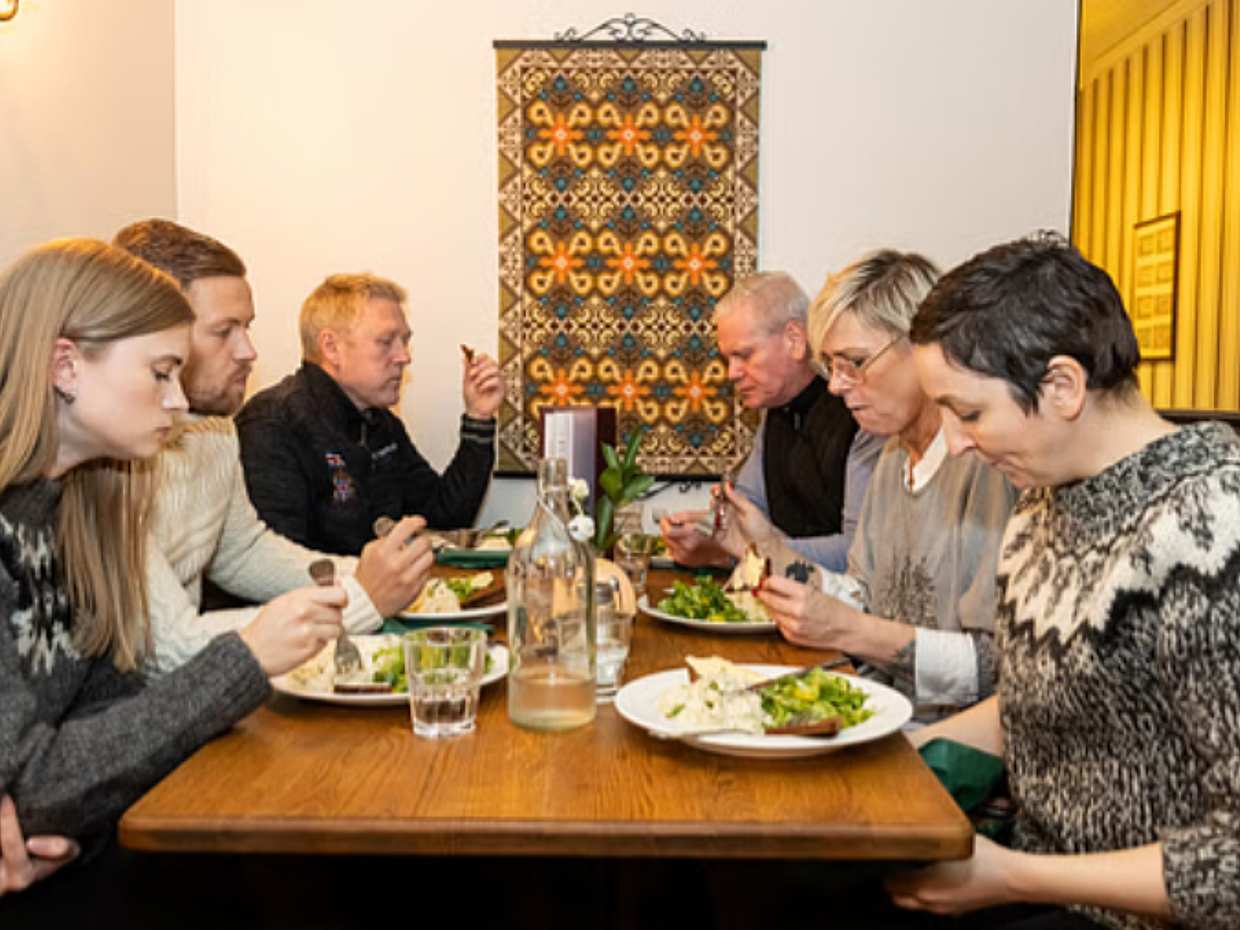 Víkendová prohlídka jídla v Reykjavíku se zastávkou na bleším trhu v Reykjavíku na Islandu, Prohlídka jídla v Reykjavíku a bleší trh, photo 4