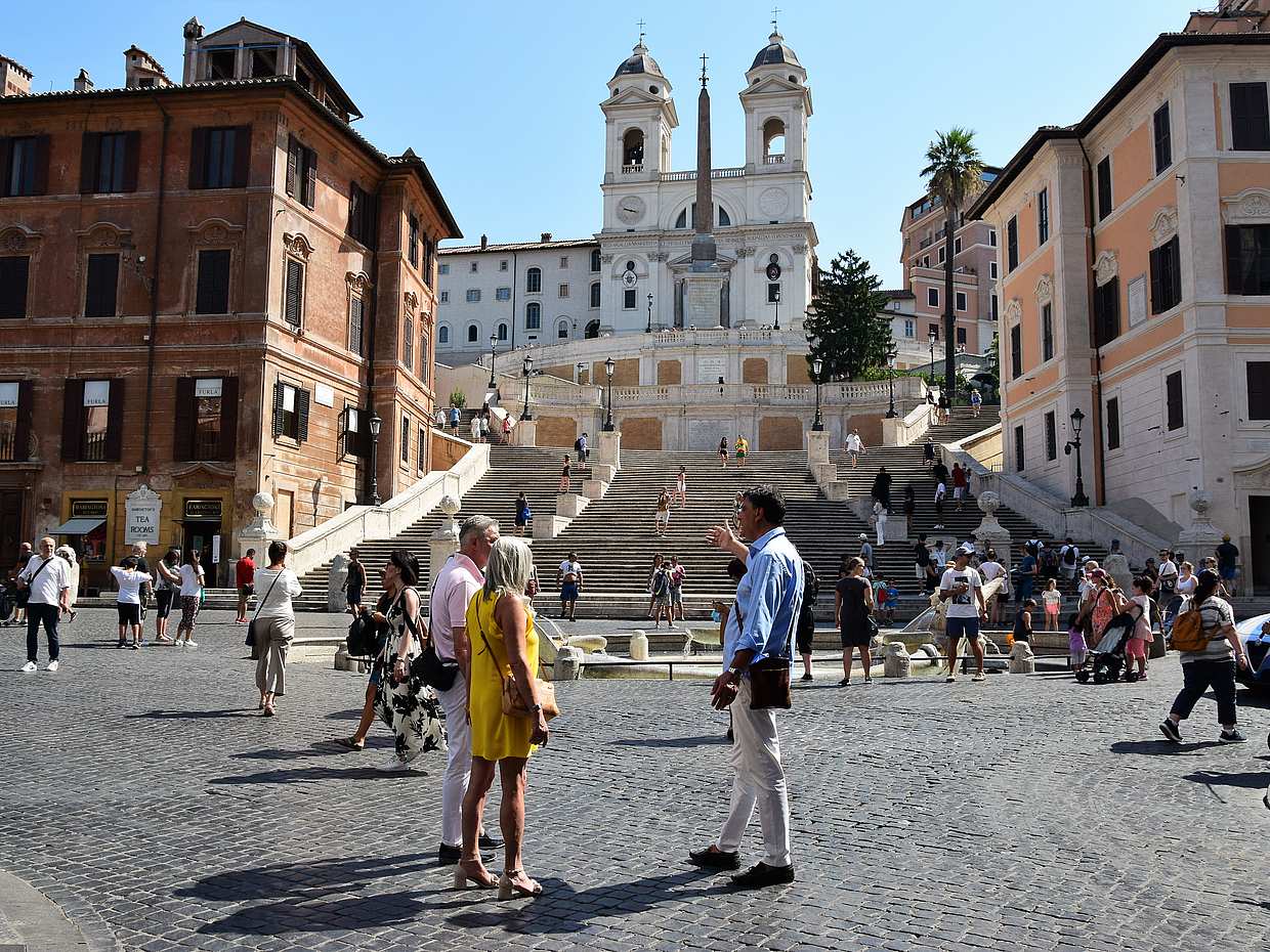 Full-day Mercedes Private Tour with Lunch: Colosseum, Vatican and Main Squares in Italy, photo 4