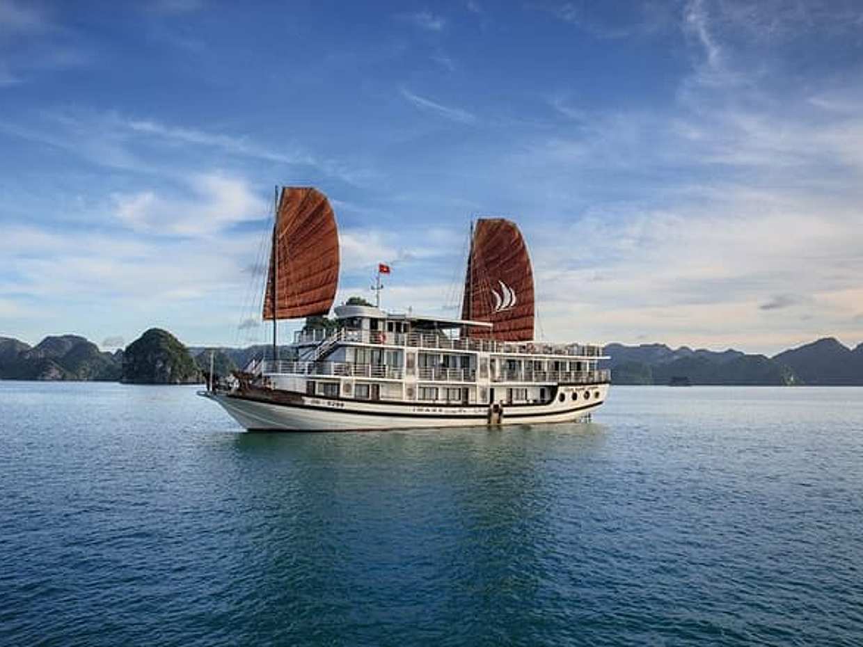 Hanoi To Sapa Fansipan & Getaway to Halong Bay Overnight Cruise ( SIC 6D5N)