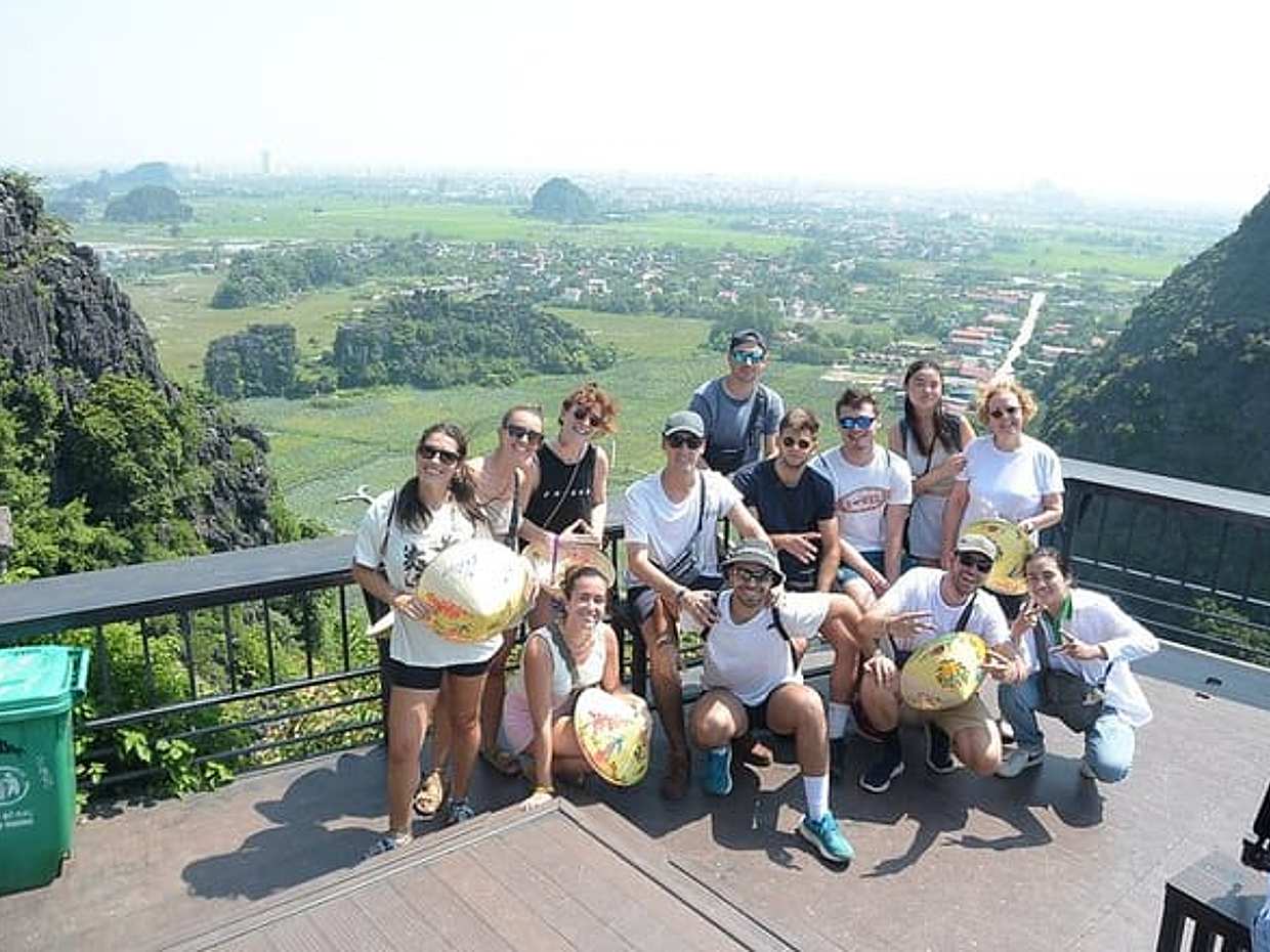 "Desde Ninh Binh: Tour de un día en grupo pequeño por Hoa Lu, Trang An, Hang Mua en Vietnam", photo 3