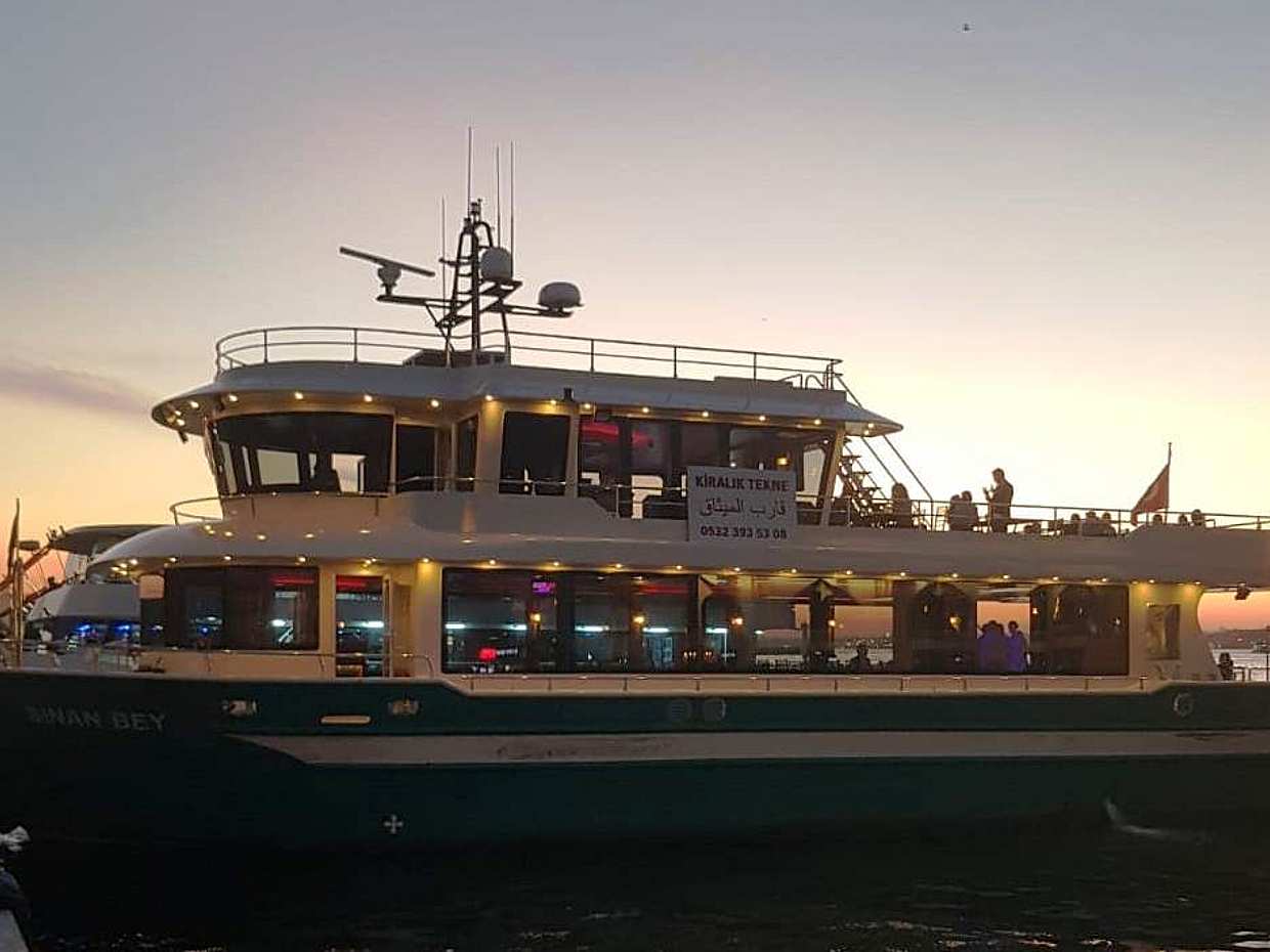 Istanbul New Year's Eve Premier Dinner Cruise on the Bosphorus-2022, Türkiye, photo 3
