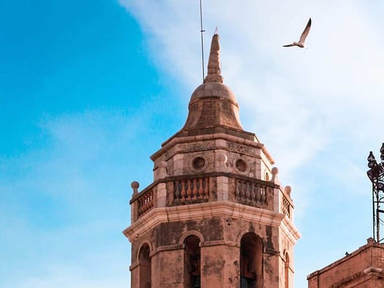 Private Sitges Tour with Wine Tasting, Chocolate & Local Lunch