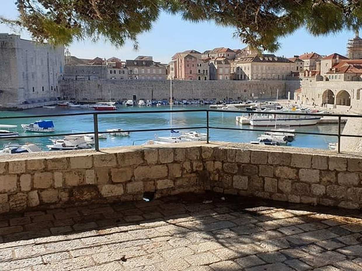 Private Tour: The Awakening of Dubrovnik & First Morning Coffee