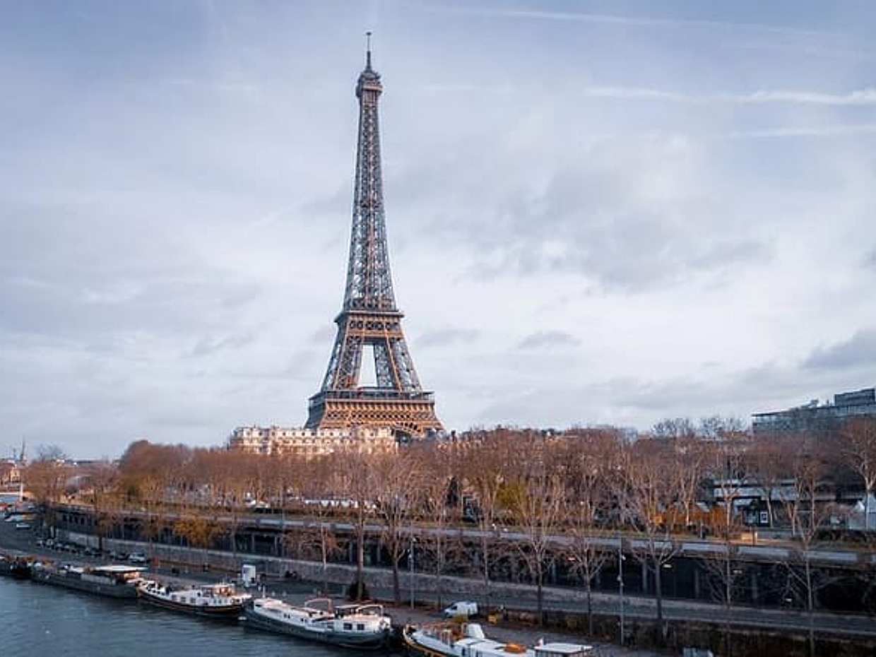 4-Hour Private Tour in Paris with Seine River Cruise and Galeries Lafayette