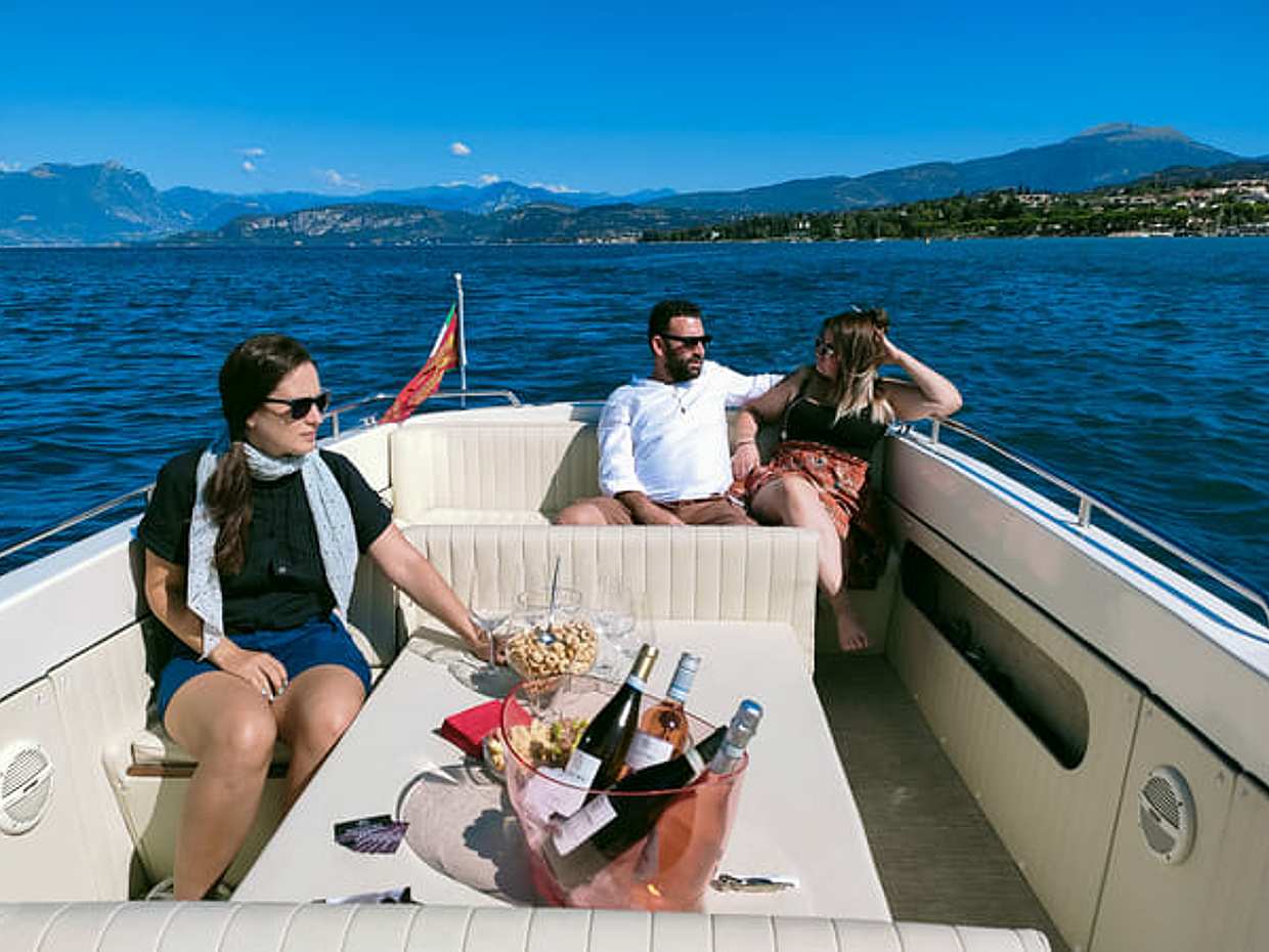 Private Boat Tour with Wine tasting from Lazise, photo 5