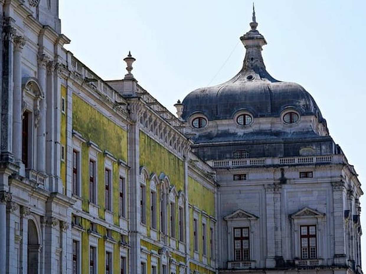 3 hour private tour from Lisbon to Mafra with a local driver in Portugal, photo 2