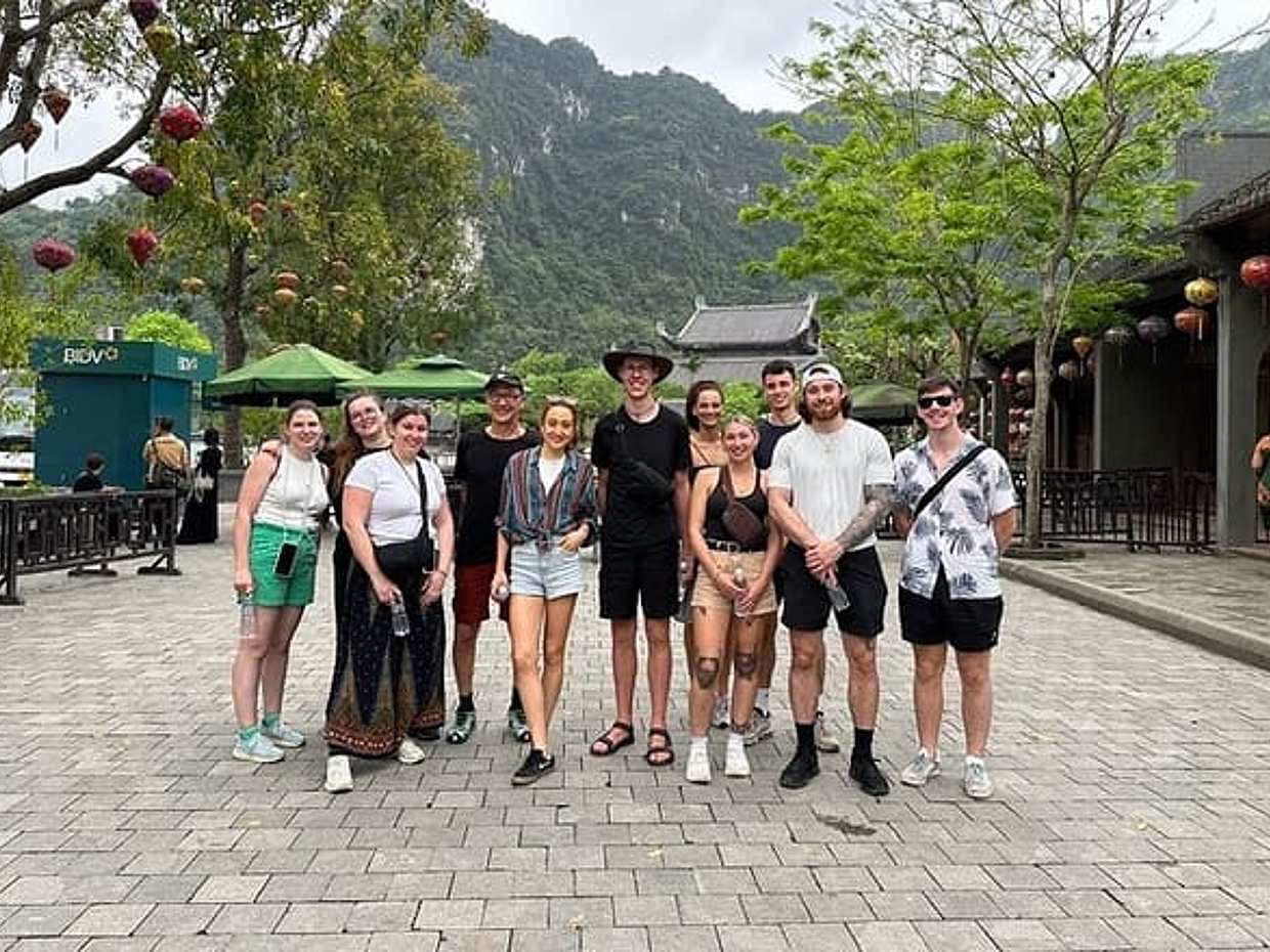 "Desde Ninh Binh: Tour de un día en grupo pequeño por Hoa Lu, Trang An, Hang Mua en Vietnam", photo 4