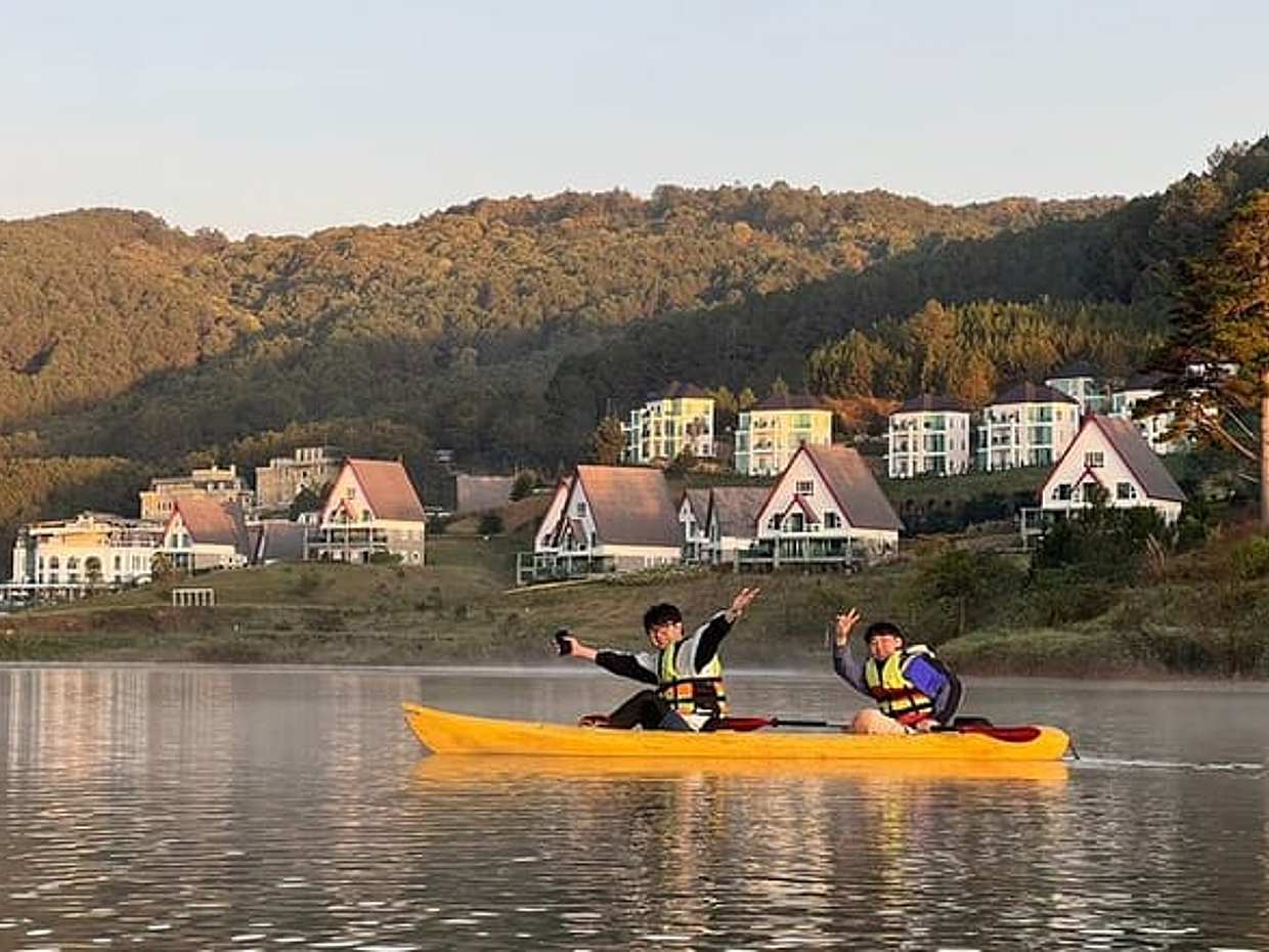 KAYAK/SUP IN DA LAT (1/2 day)