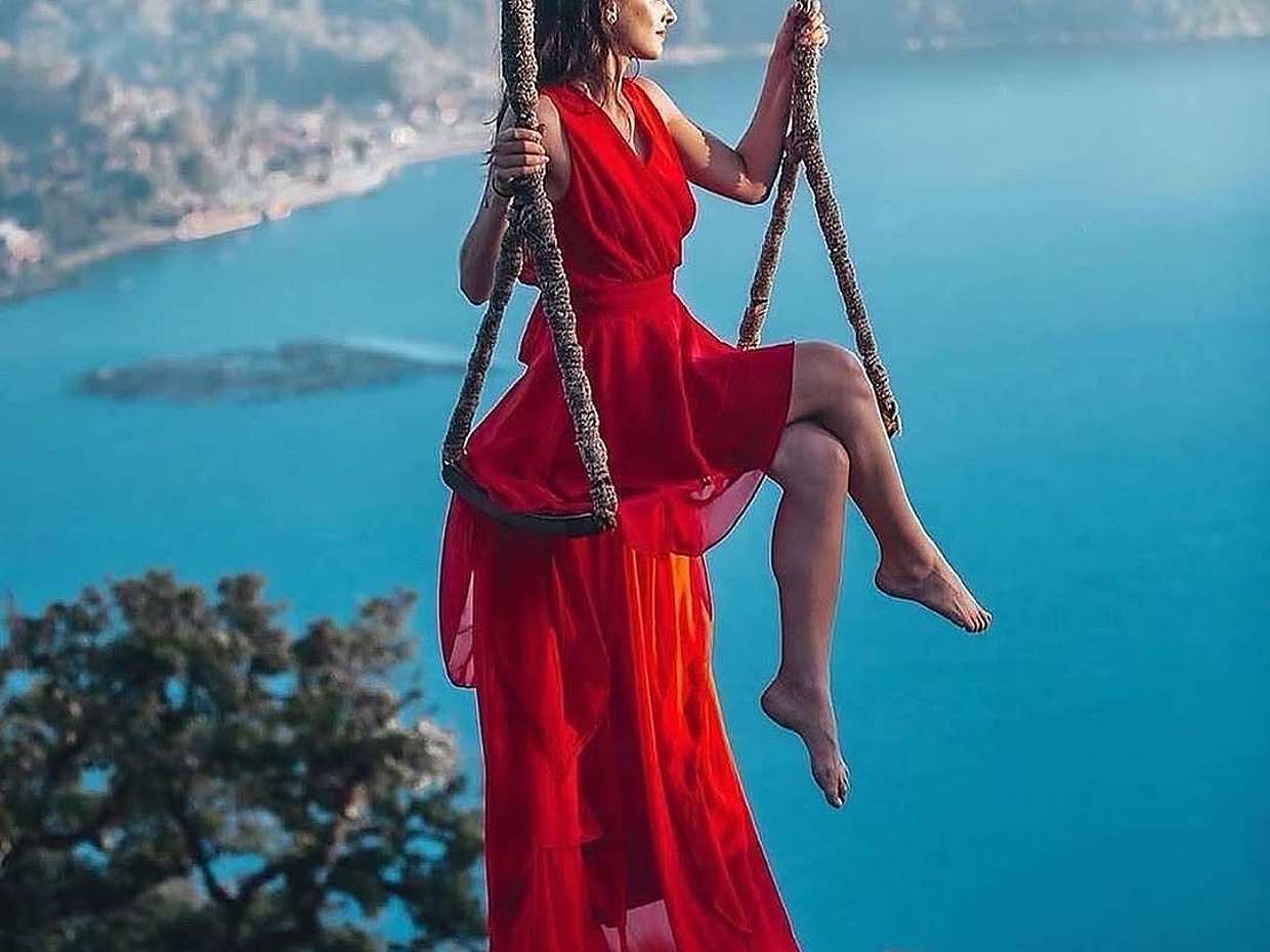 Bali’s Most Beautiful Views: Floating Ulun danu Temple, Wana Giri Hidden Hills & Twin Falls in Indonesia