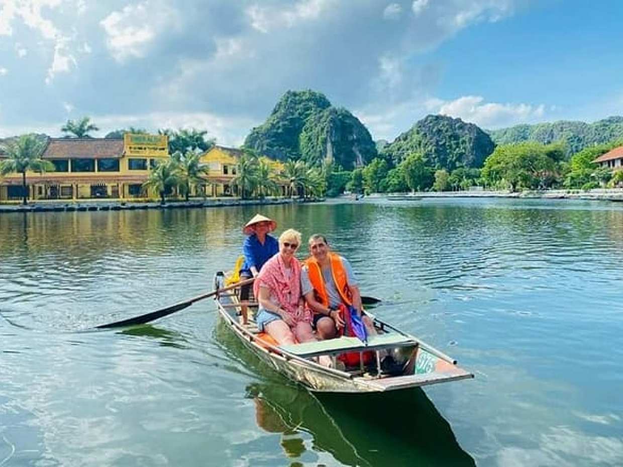 Ninh Binh Full Day Tour visit Hoa Lu & Tam Coc with Boat & Bike, photo 5