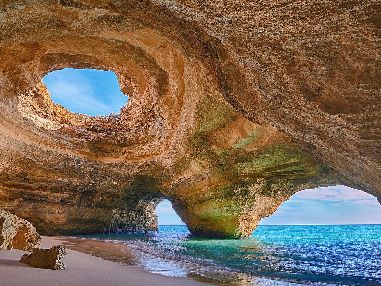 Benagil Cave Paddleboarding Avontuur in Portugal, Carvoeiro.
