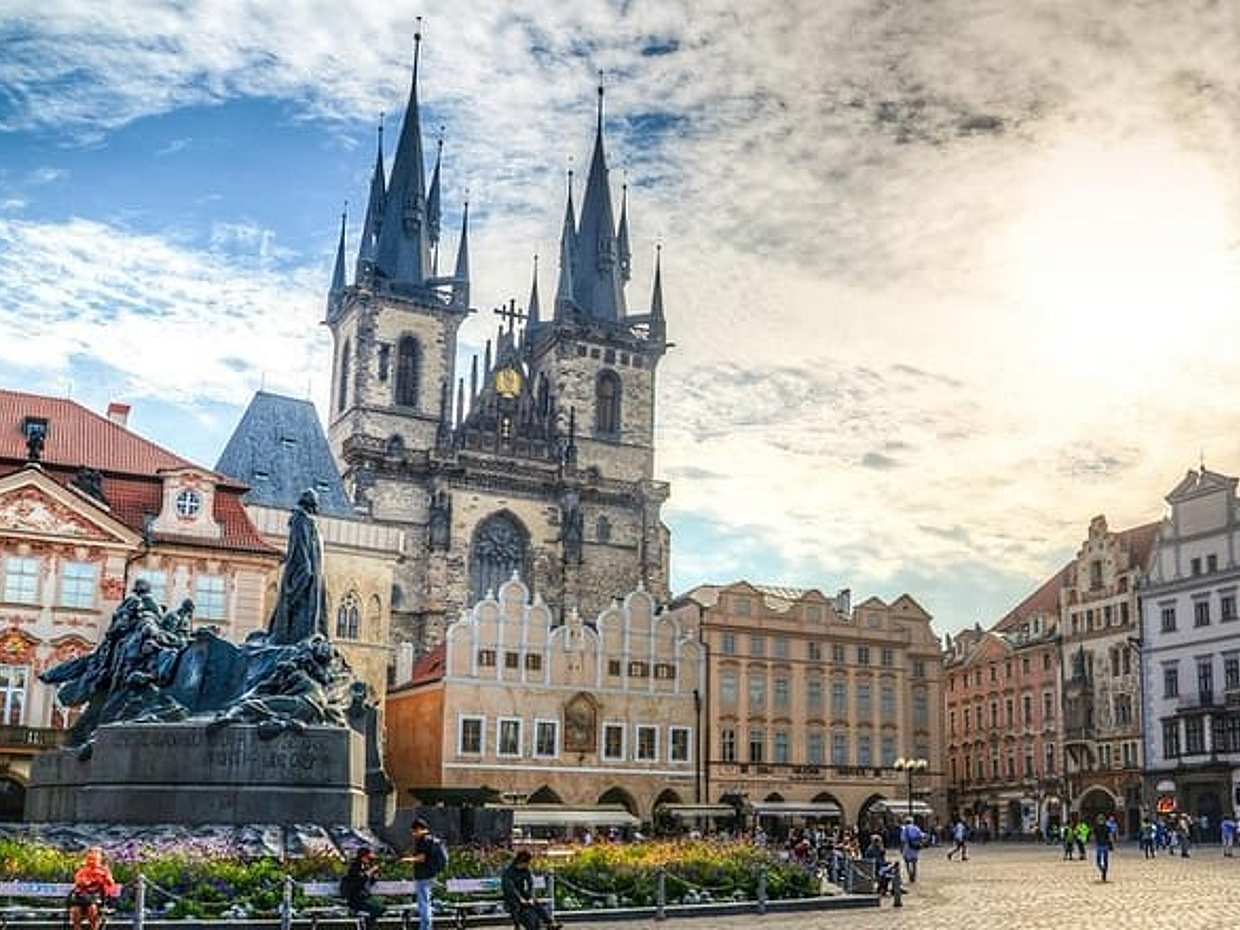 Private Transfer from Brno to Prague with 2 hours for sightseeing