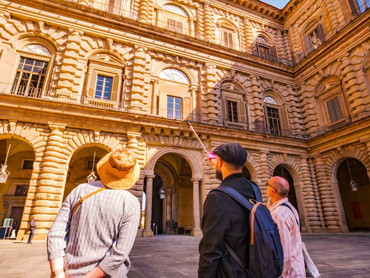 Small group tour to discover the Pitti Palace and the Boboli Gardens