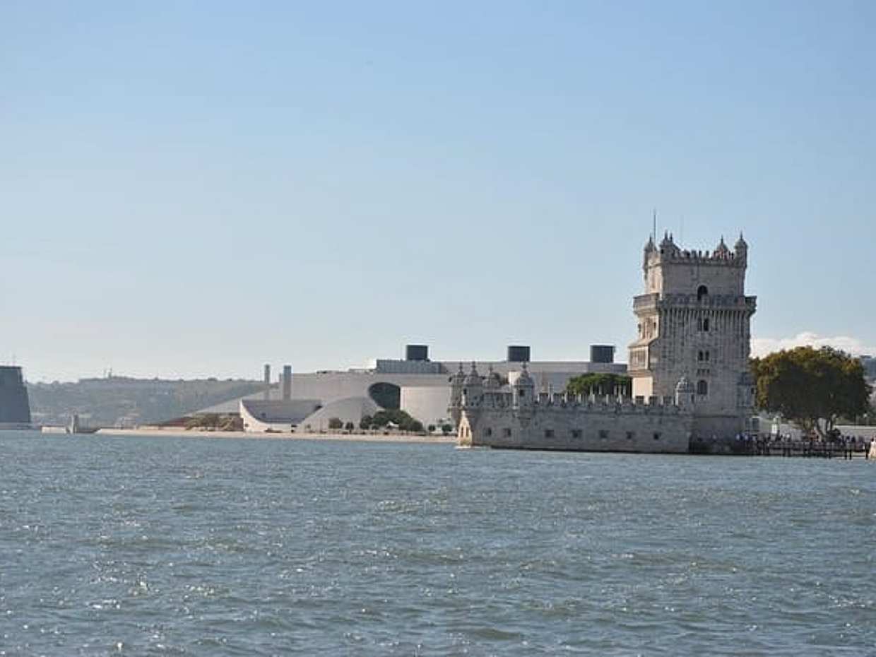 Lisbon Old town Sailng Cruise- 2h Small Group Tour, with a drink included in Portugal, photo 5