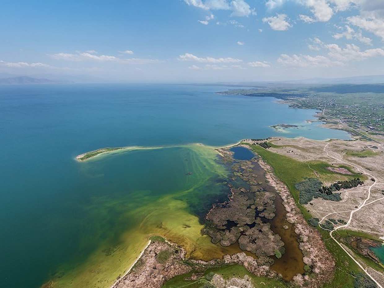 Tour privato al caseificio della famiglia Mikaelyan, al lago Sevan e a Dilijan, photo 2