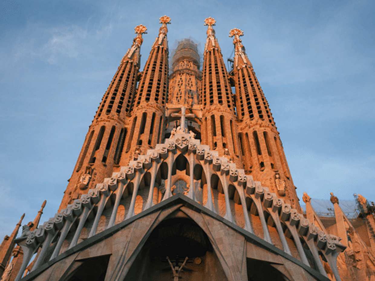 Barcelona Old City Walking Tour + 1H Boat Cruise