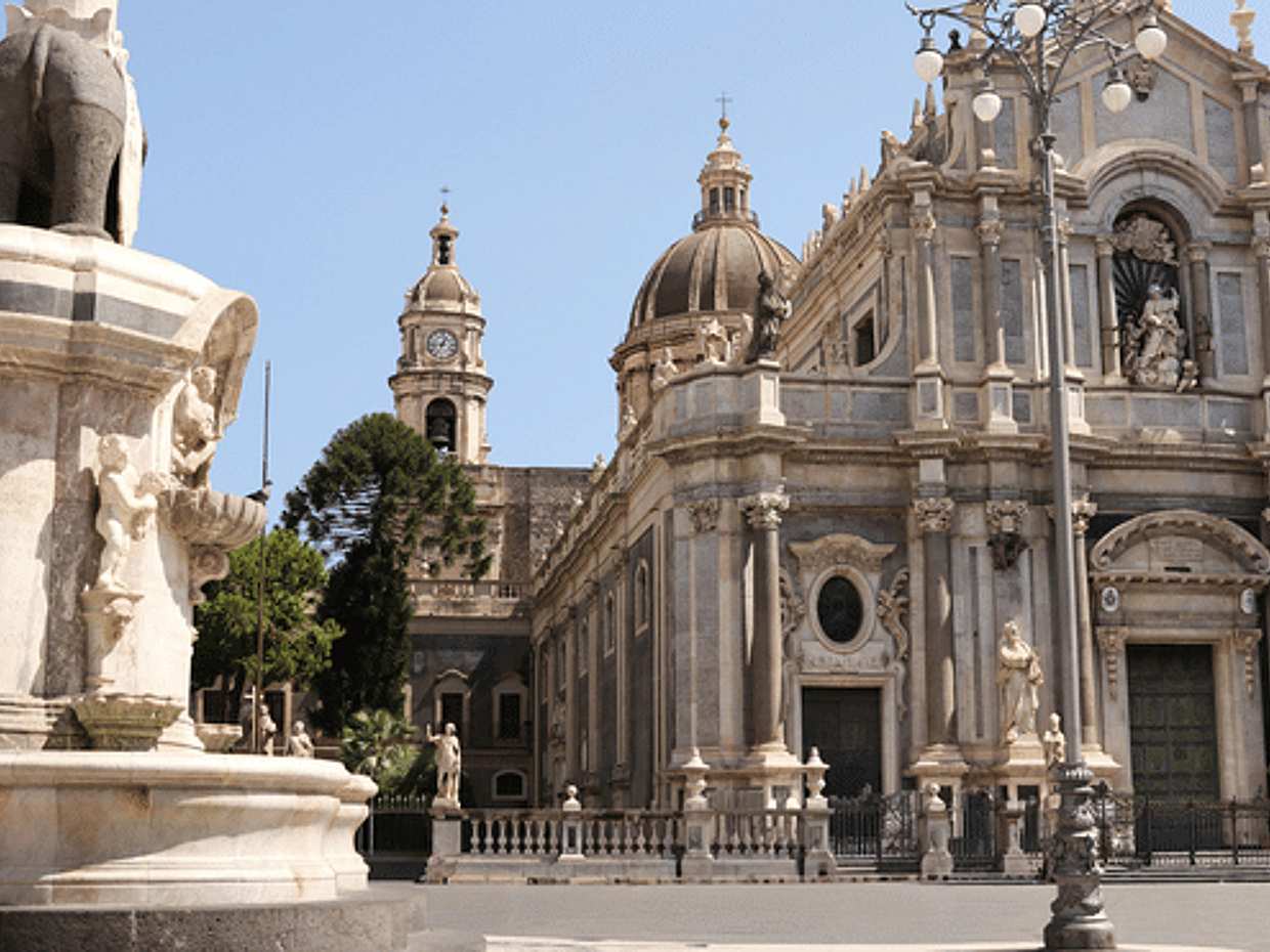 Catania Street Food & Fish Market Tour: Tastings, Drinks & Lava Tunnel (Small Group), photo 2