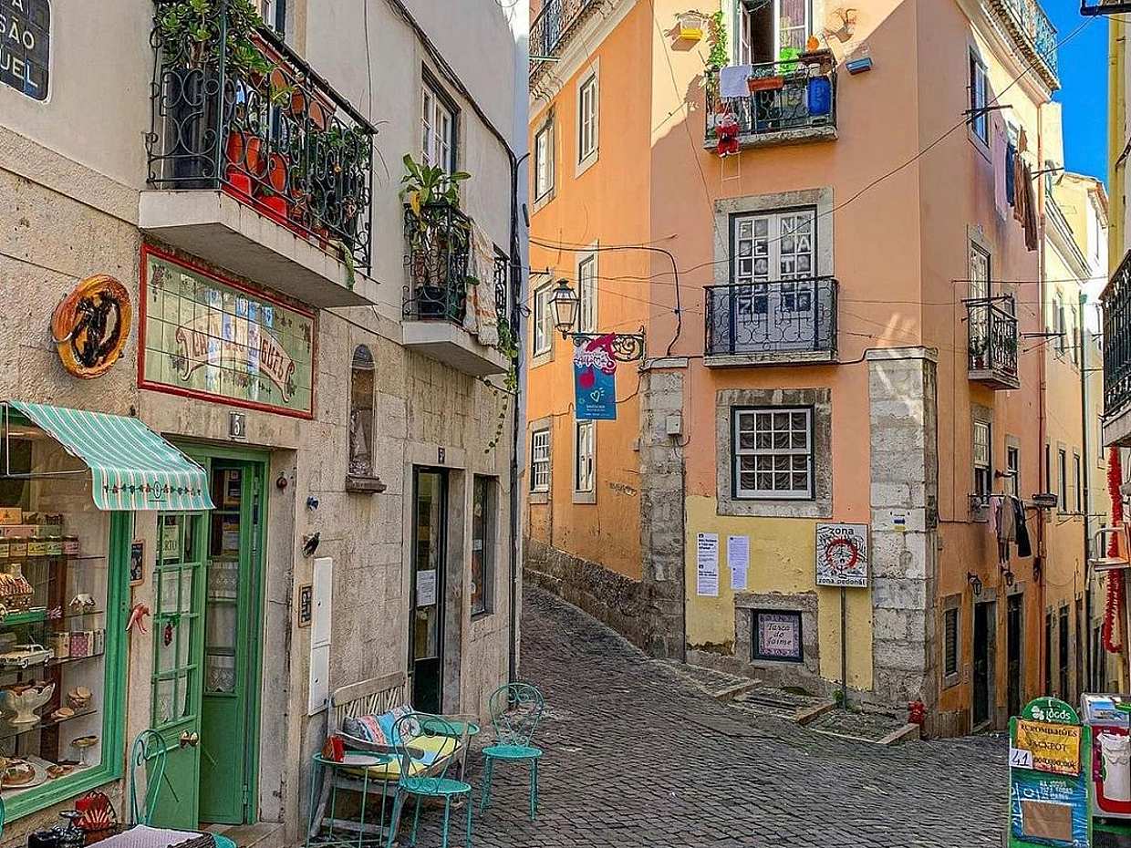 2-Hour Tuk-tuk in Historical Lisbon Route in Portugal, photo 3