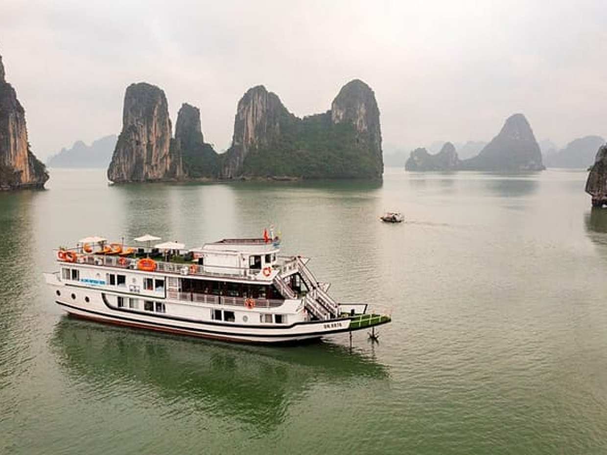 Halong Bay Budget Cruise 2 Days 1 Night Tour from HANOI, photo 2