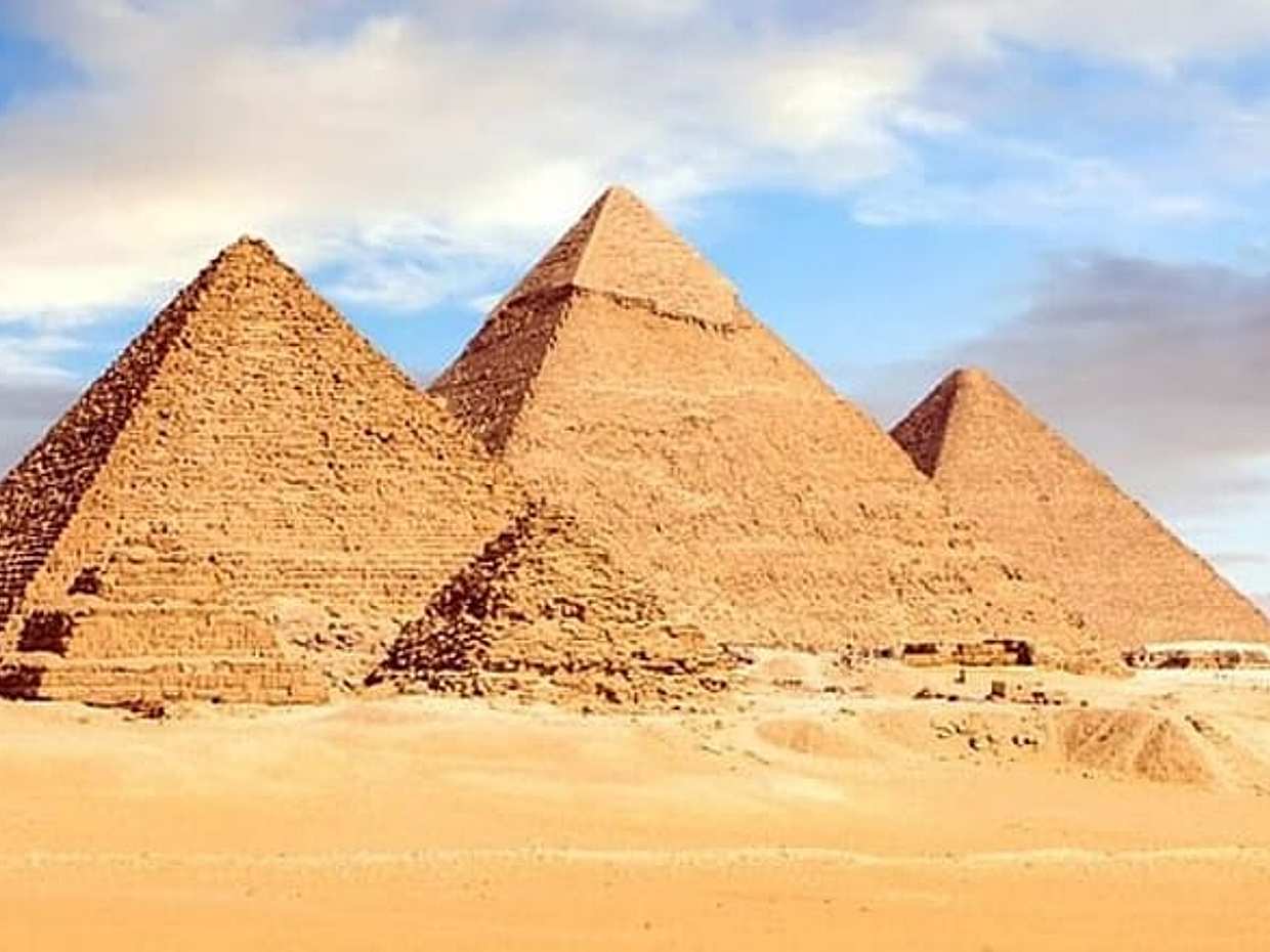 Pyramids of Giza And Egyptian Museum Day Tour By Plane From Sharm