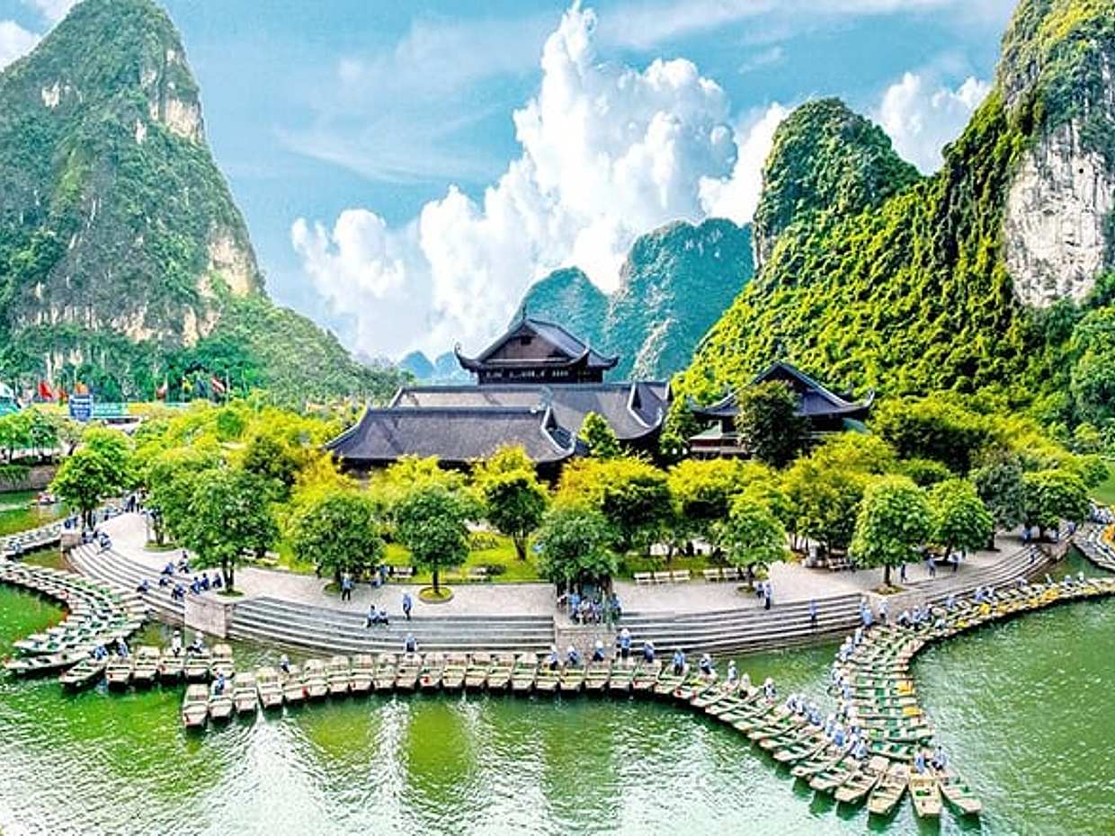 Hanoi: Ninh Binh Private Day Trips with Lunch and Bike Ride, photo 2