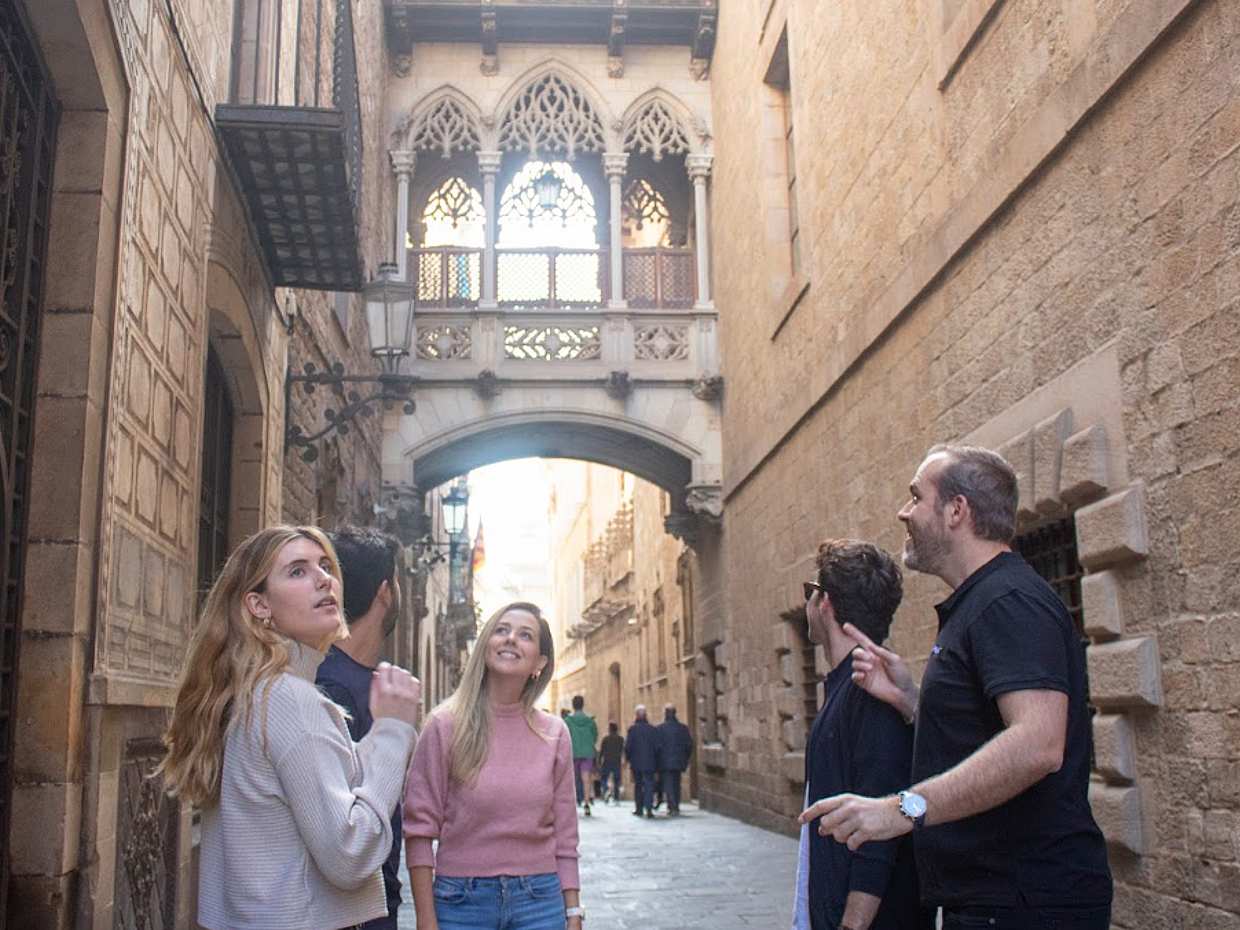 Barcelona’s Best: Walking Tour with Fast-Track Entry to Sagrada Familia in Small Groups in Spain, photo 2