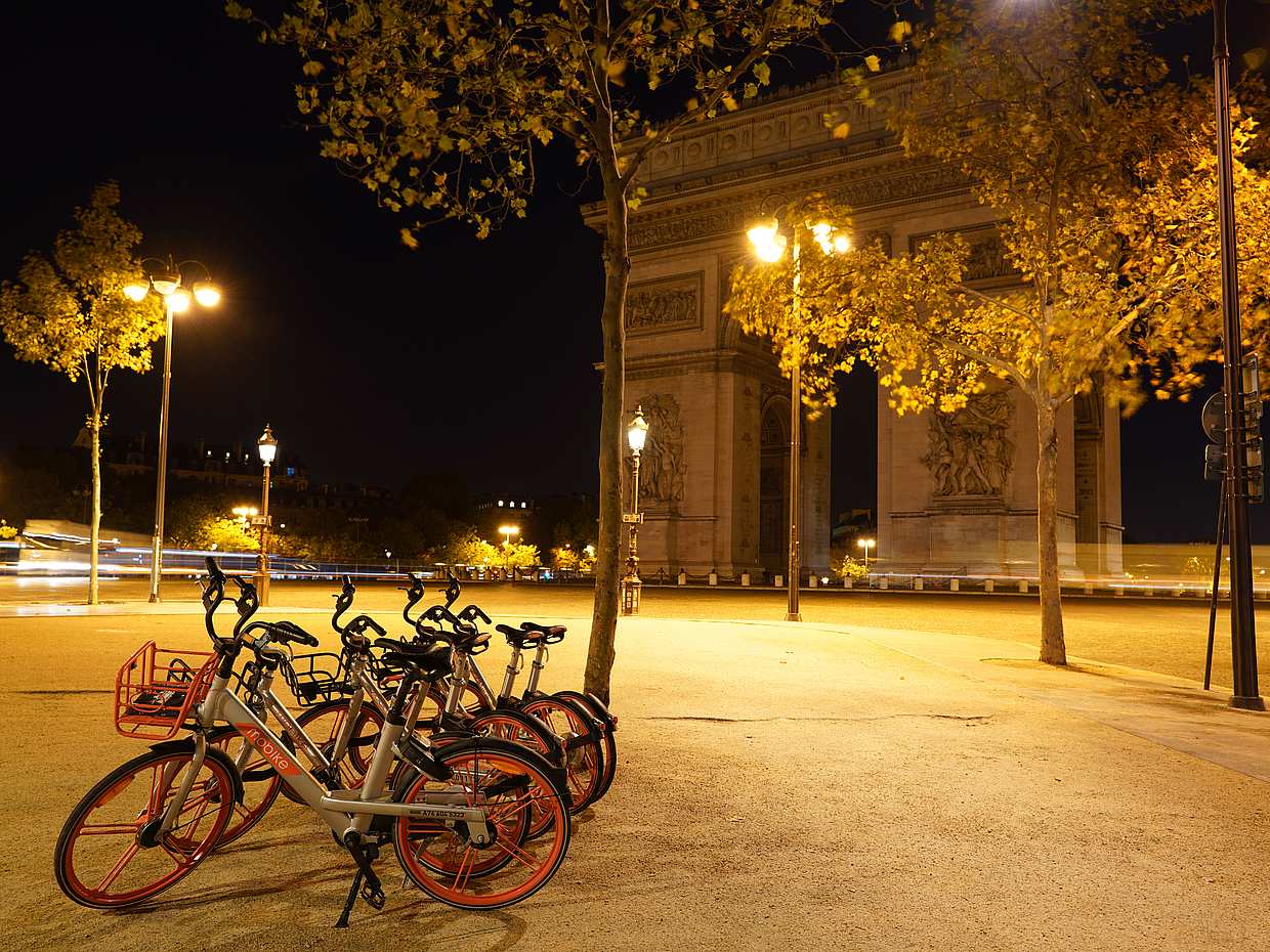 Electric Bike Tour at Night in Paris