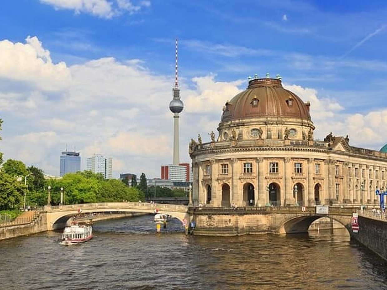 Berlin WWII Escape: Self-Guided Jewish History Puzzle Walk in Germany