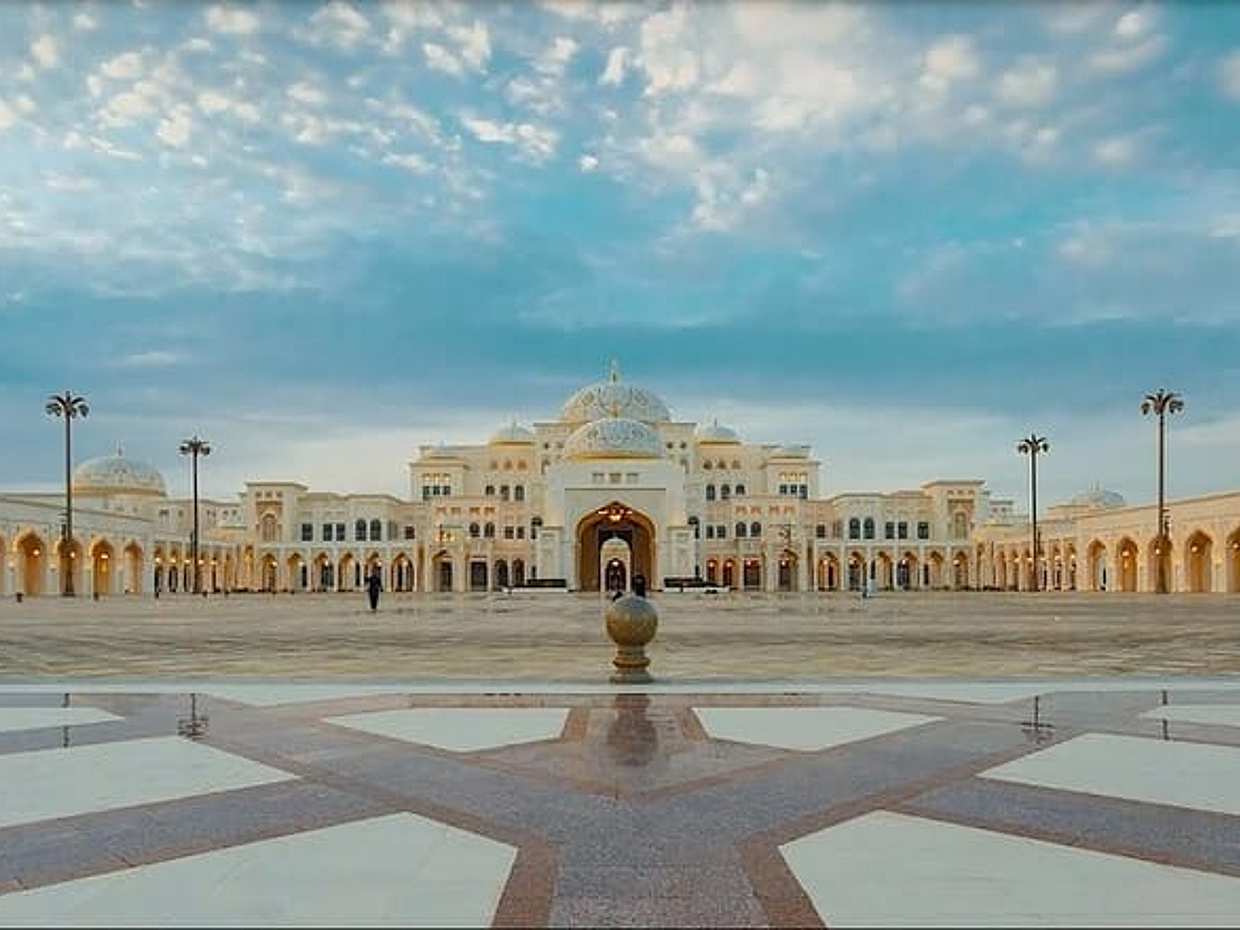 Abu Dhabi Private Tour with Qasr Al Watan & Gold Cappuccino at Emirates Palace
