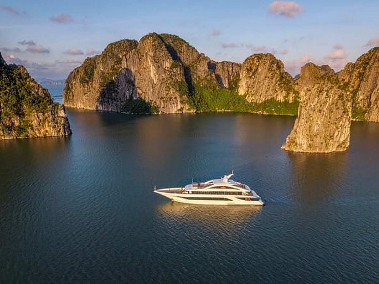 From Hanoi: Luxury Leona 5-Star Day Cruise Explore Halong Bay, photo 3