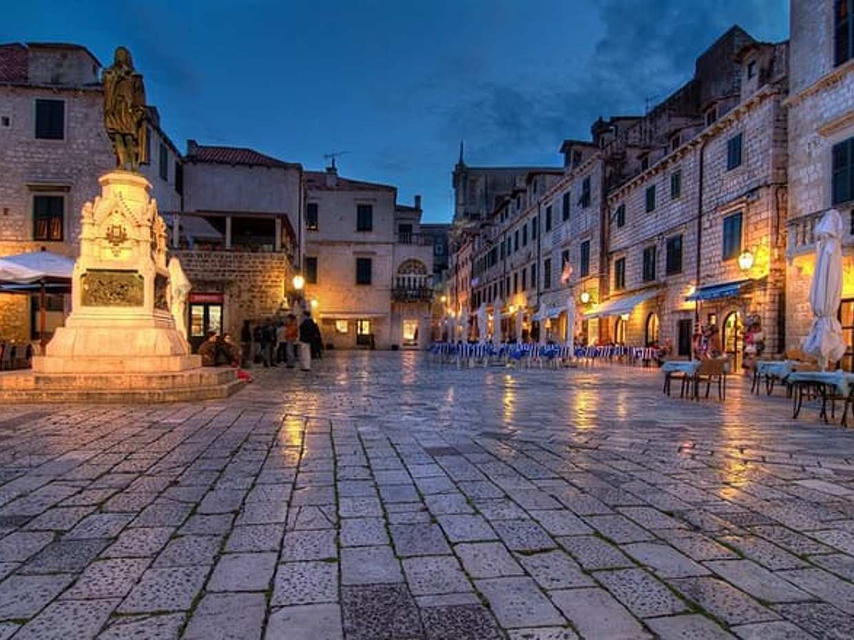 Private Tour: Evening Stroll through the Old town