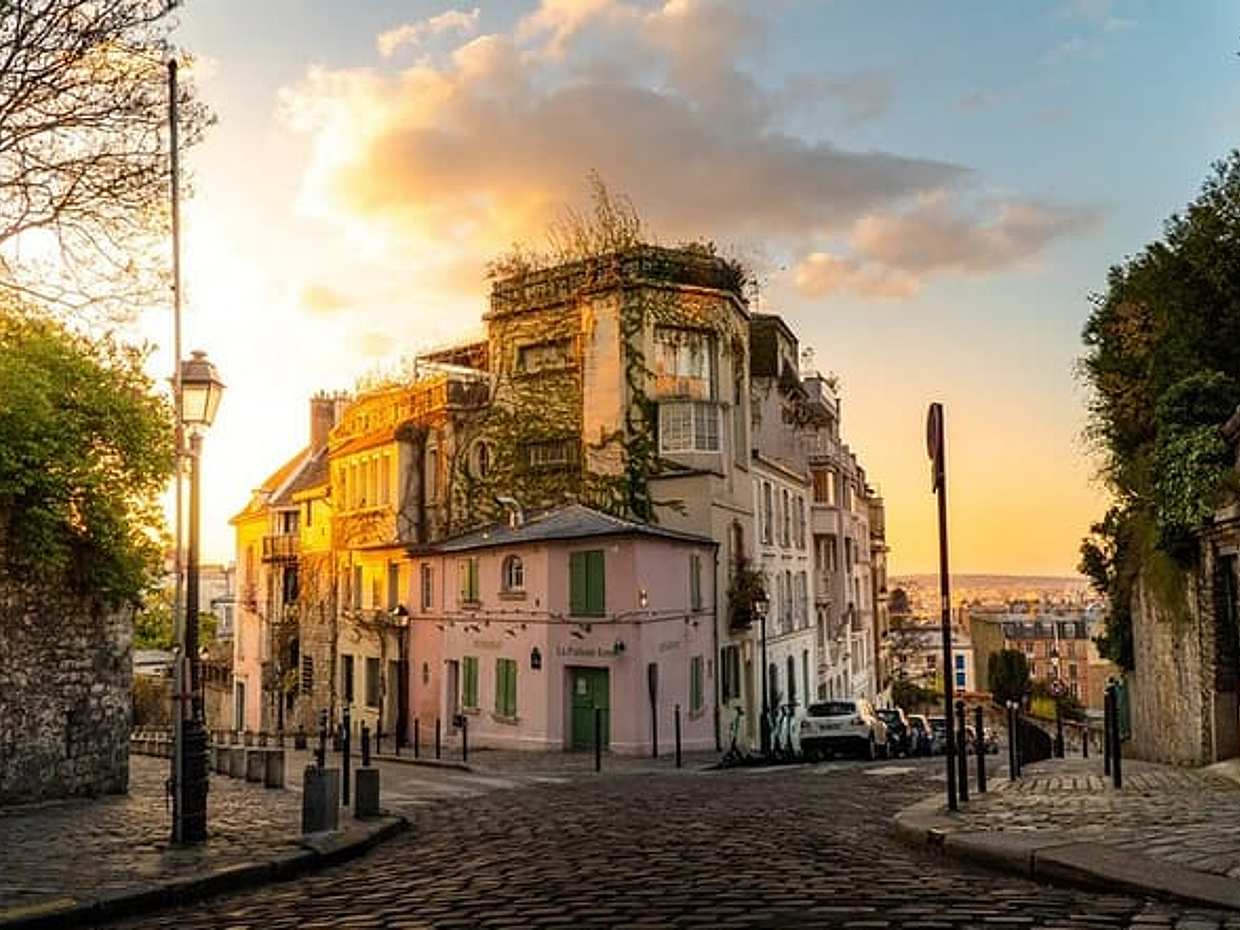 CDG Transfers and Private Tour of Marais & Montmartre