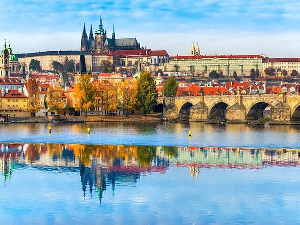 Budapest to Prague Private Transfer with Sightseeing Options, photo 4