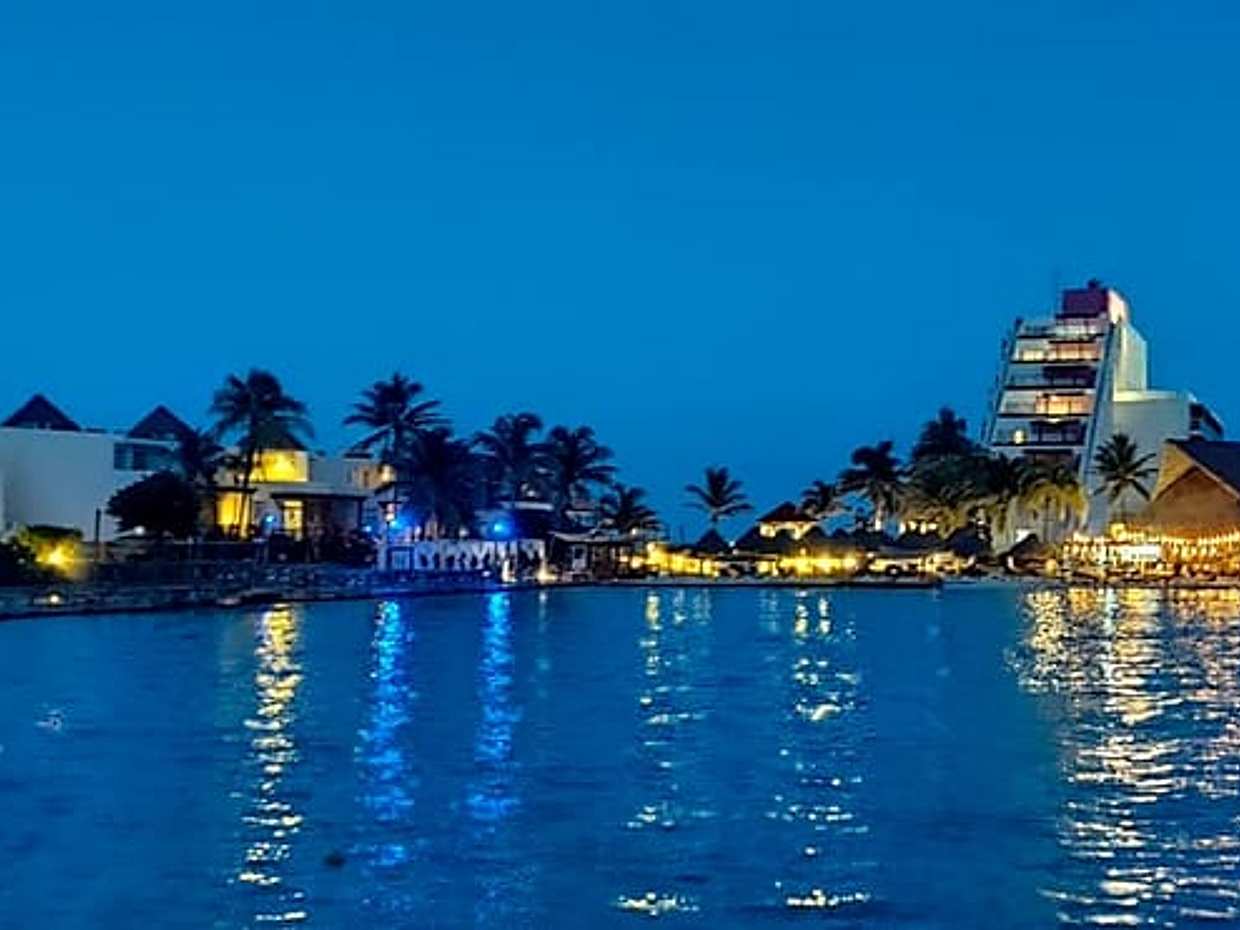 Sunset Cruise to Isla Mujeres from Cancun, photo 3
