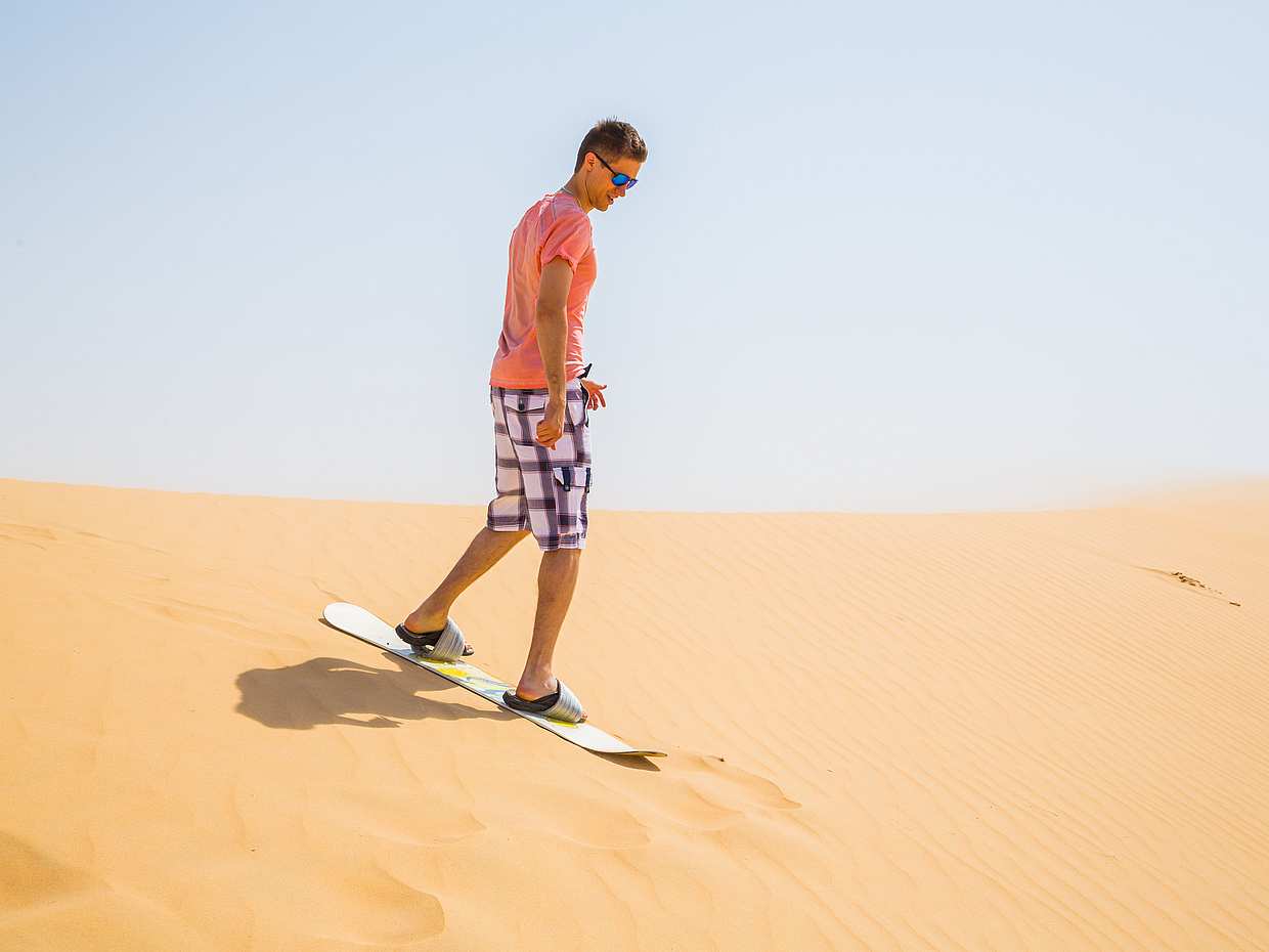 Safari matinal por el desierto con Sandboarding y paseo en camello, photo 2