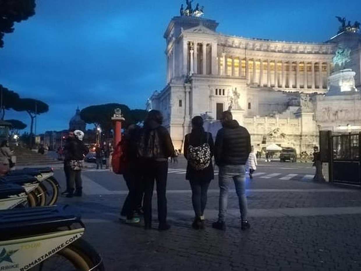 Rome by Night City Bike Tour with Sunset, Views and Evening Lights | Upgrade available: Pizza Night, photo 2